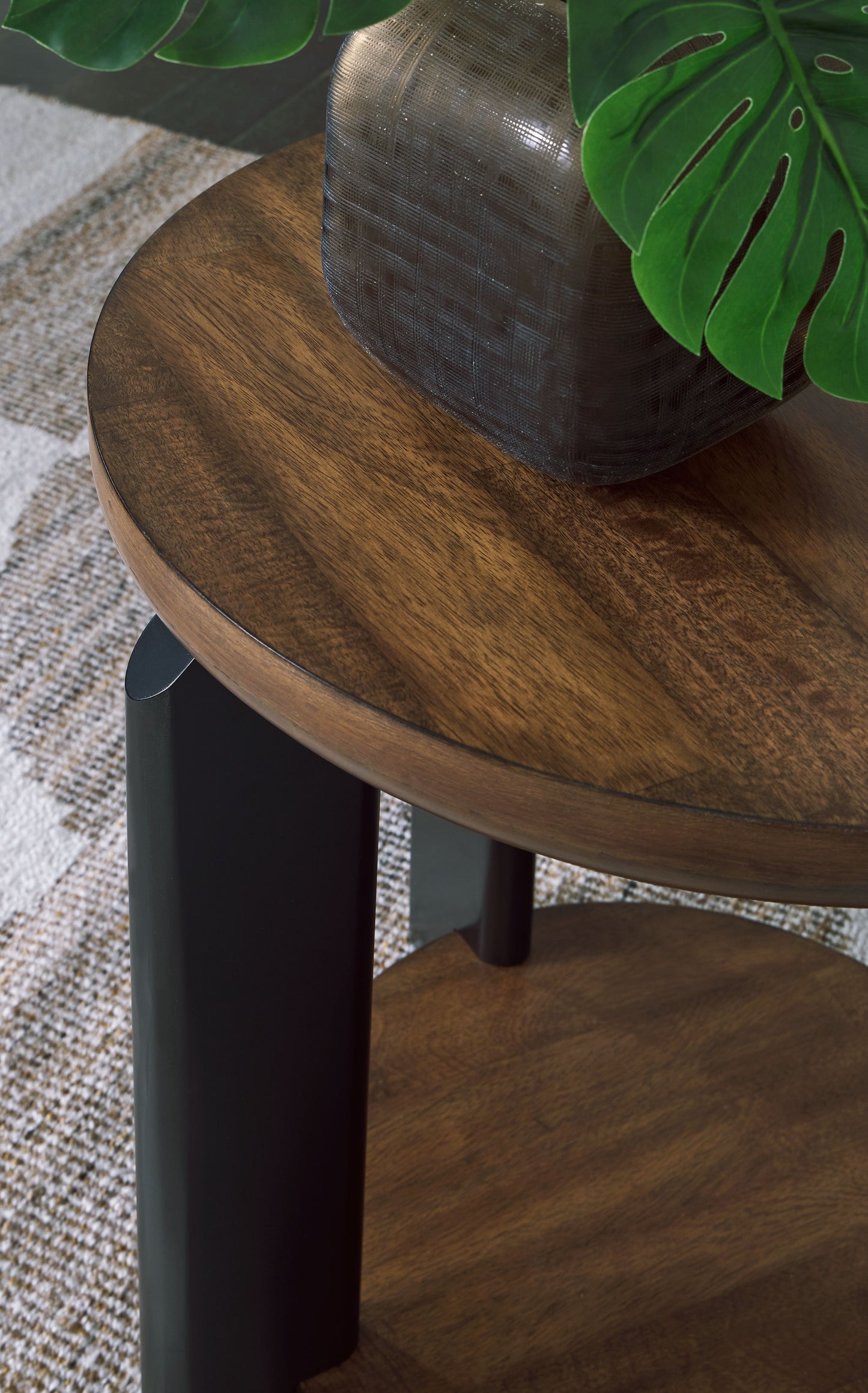 Kraeburn - Brown / Black - Round End Table