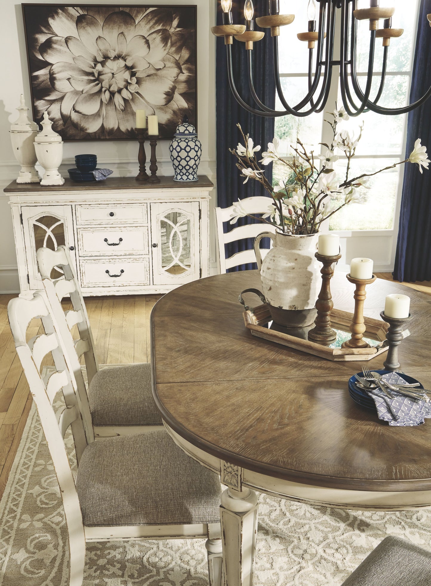 Realyn - Chipped White - Oval Dining Room Extension Table