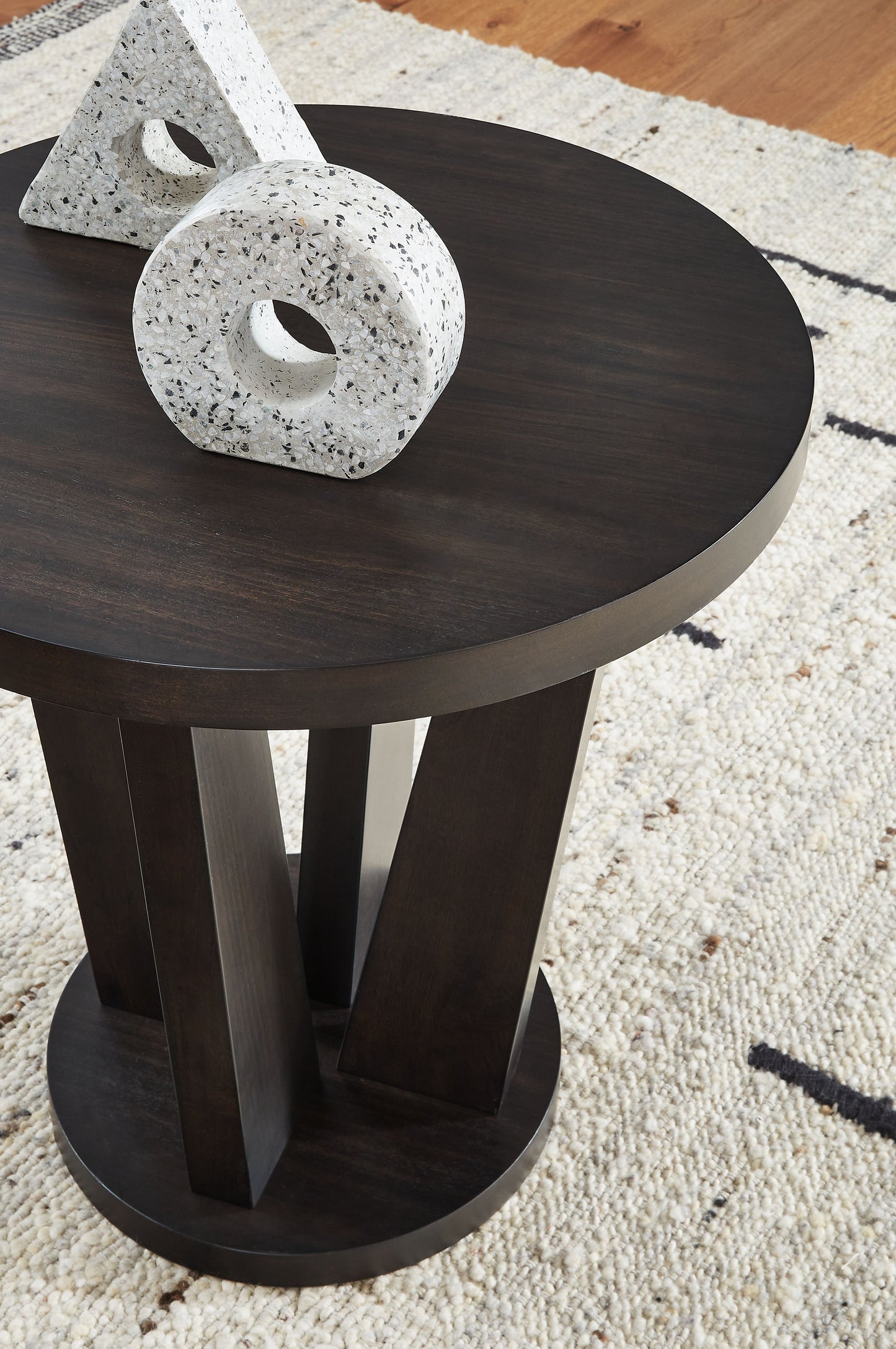 Chasinfield - Dark Brown - Round End Table