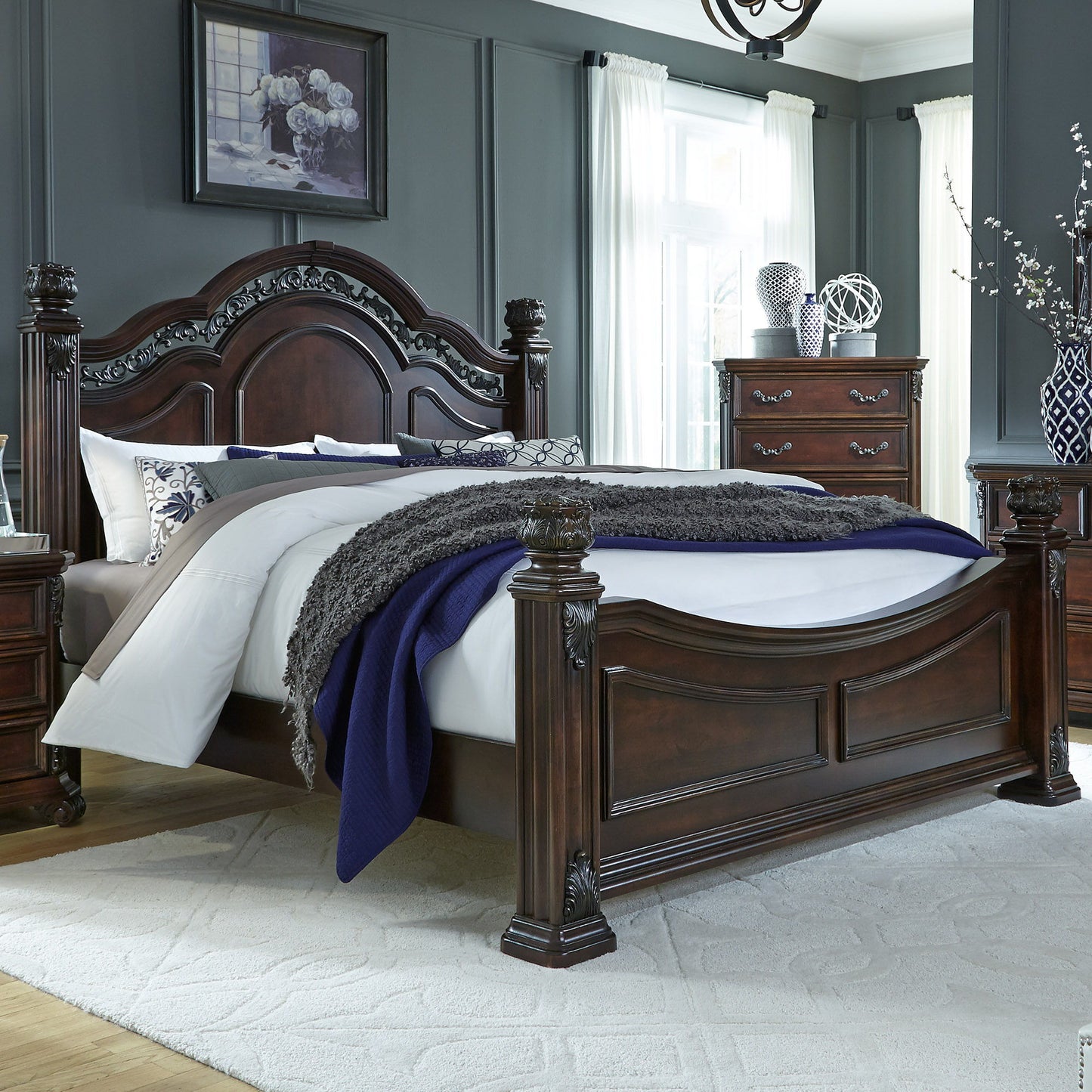 Messina Estates - Poster Bed